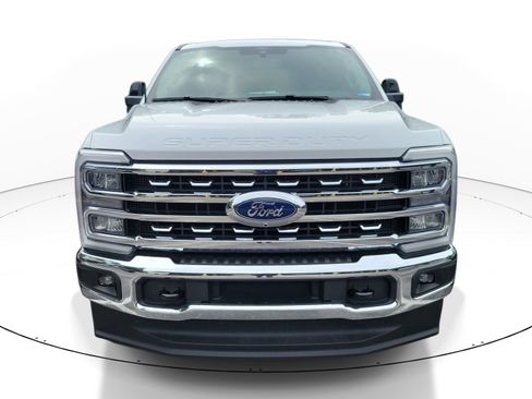 Used 2025 Ford F350 Lariat AWD/4WD image 2