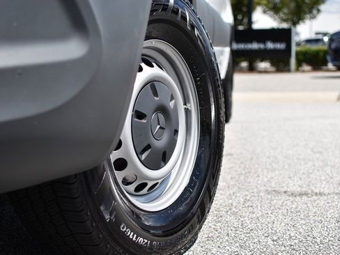 Used 2024 Mercedes-Benz Sprinter 2500 image 5