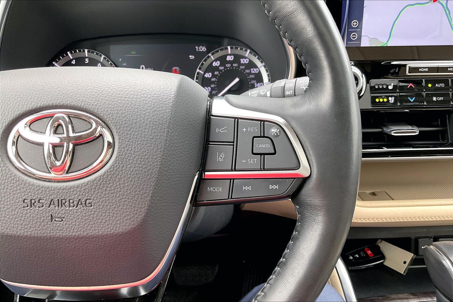 Used 2021 Toyota Highlander Limited AWD/4WD image 19