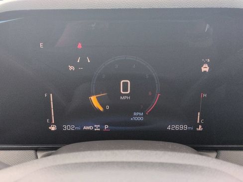 Used 2025 Chevrolet TrailBlazer LT AWD/4WD image 16