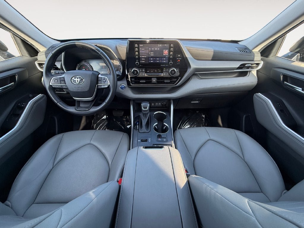 Used 2022 Toyota Highlander XLE AWD/4WD image 12