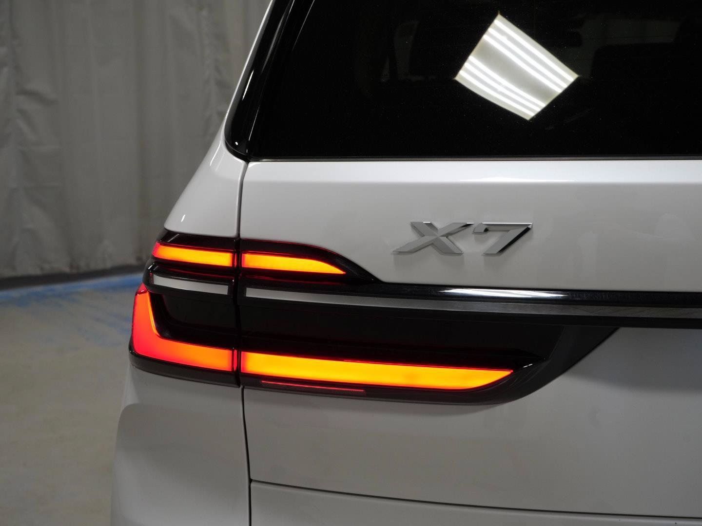 Used 2023 BMW X7 xDrive40i w/ Climate Comfort Package AWD/4WD image 36