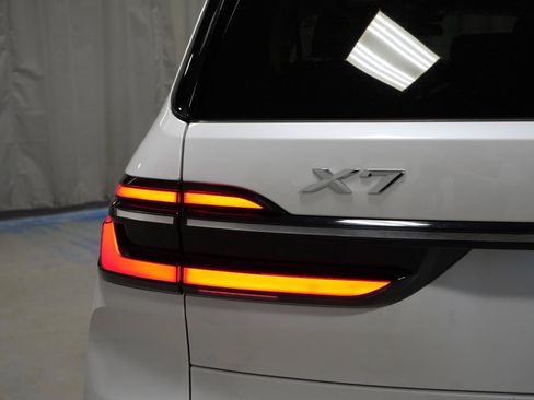 Used 2023 BMW X7 xDrive40i w/ Climate Comfort Package AWD/4WD image 36