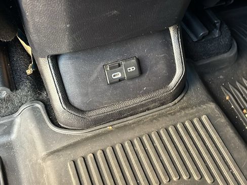 Used 2025 Toyota Highlander XLE AWD/4WD image 10
