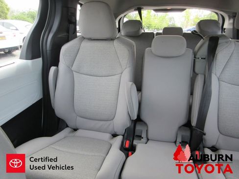 Used 2026 Toyota Sienna LE image 22