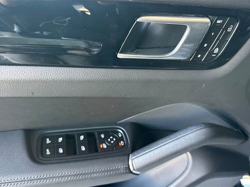 Used 2023 Porsche Cayenne image 11