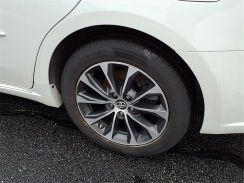 Used 2017 Toyota Avalon XLE image 10