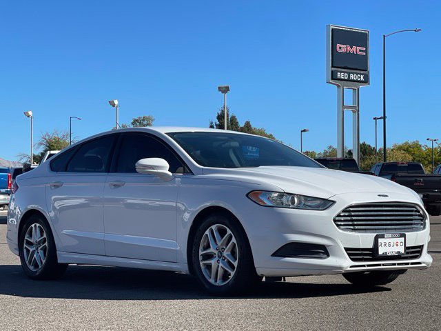 Used 2016 Ford Fusion SE FWD image 2