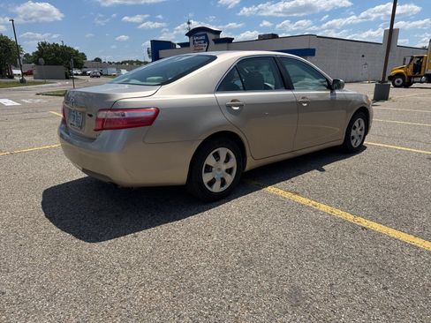 Used 2009 Toyota Camry XLE FWD image 18