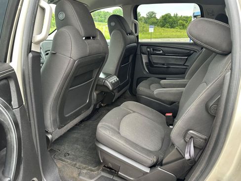 Used 2015 Chevrolet Traverse LT w/ Style and Technology Package FWD image 14