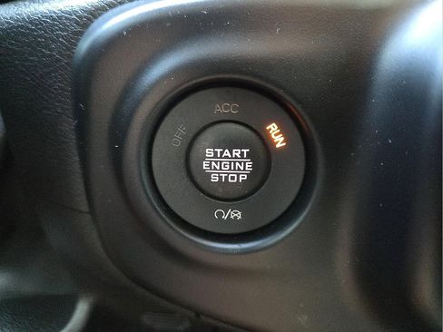 Used 2020 Jeep Gladiator Sport image 21