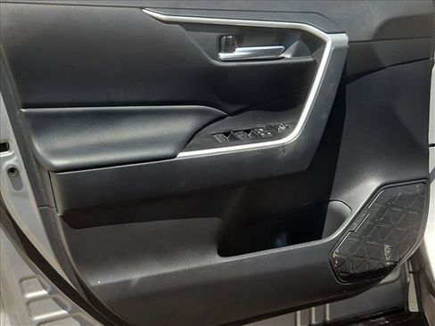 Used 2025 Toyota RAV4 XLE FWD image 10