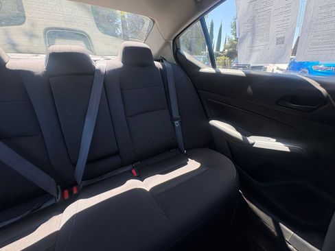 Used 2025 Nissan Altima 2.5 SV FWD image 37