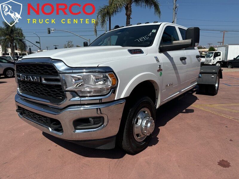 Used 2022 RAM 3500 Tradesman w/ Chrome Appearance Group AWD/4WD image 4