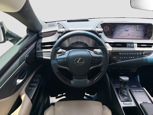 Used 2020 Lexus ES 350 Ultra Luxury w/ Accessory Package 2 FWD image 17