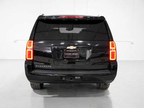 Used 2018 Chevrolet Suburban LT image 4