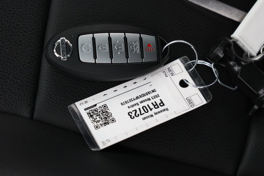 Used 2023 Nissan Sentra SR w/ SR Premium Package FWD image 31