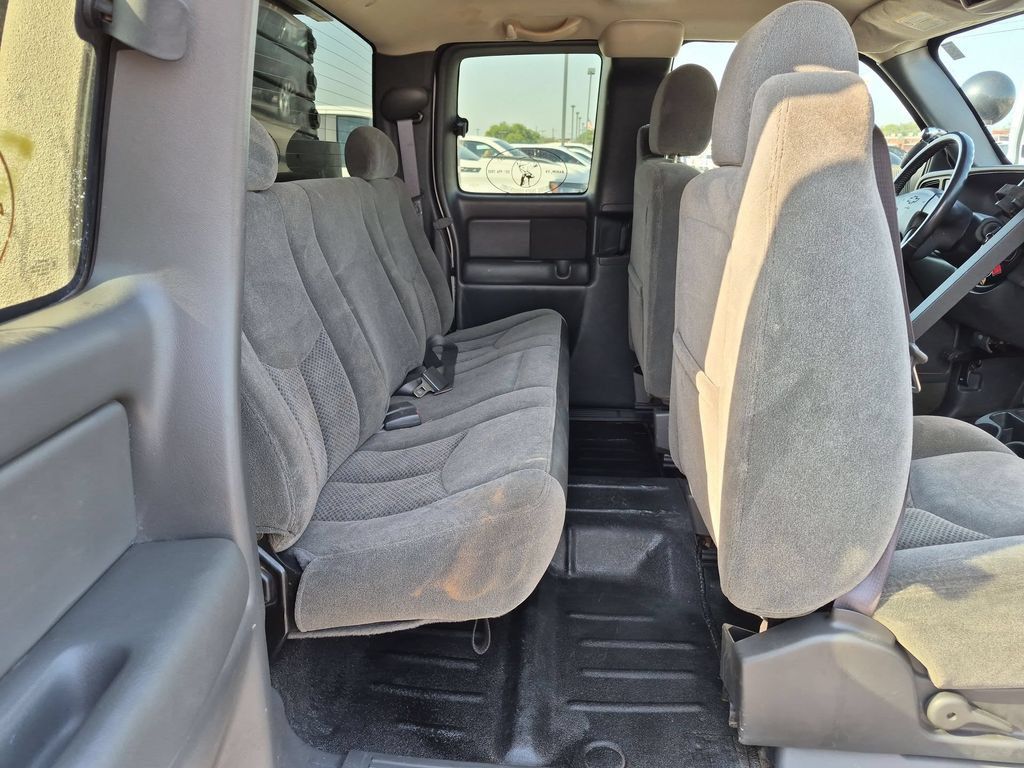 Used 2004 Chevrolet Silverado 2500 LS w/ Skid Plate Package AWD/4WD image 22