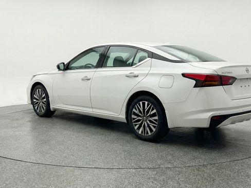 Used 2025 Nissan Altima 2.5 SV image 6