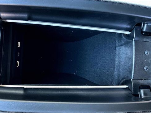 Used 2025 Mercedes-Benz GLB 250 4MATIC image 26