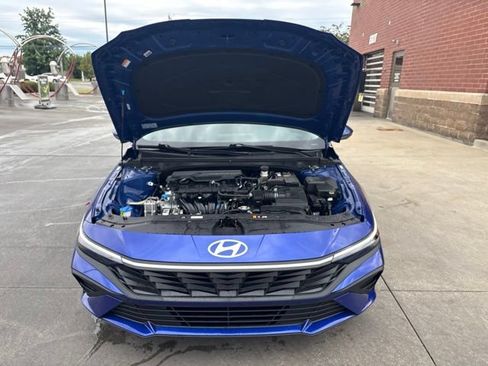 Used 2026 Hyundai Elantra SE FWD image 30