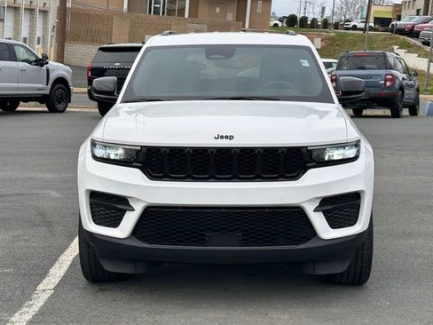 Used 2023 Jeep Grand Cherokee Altitude image 11