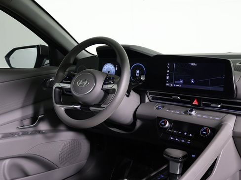 Used 2024 Hyundai Elantra SEL image 25