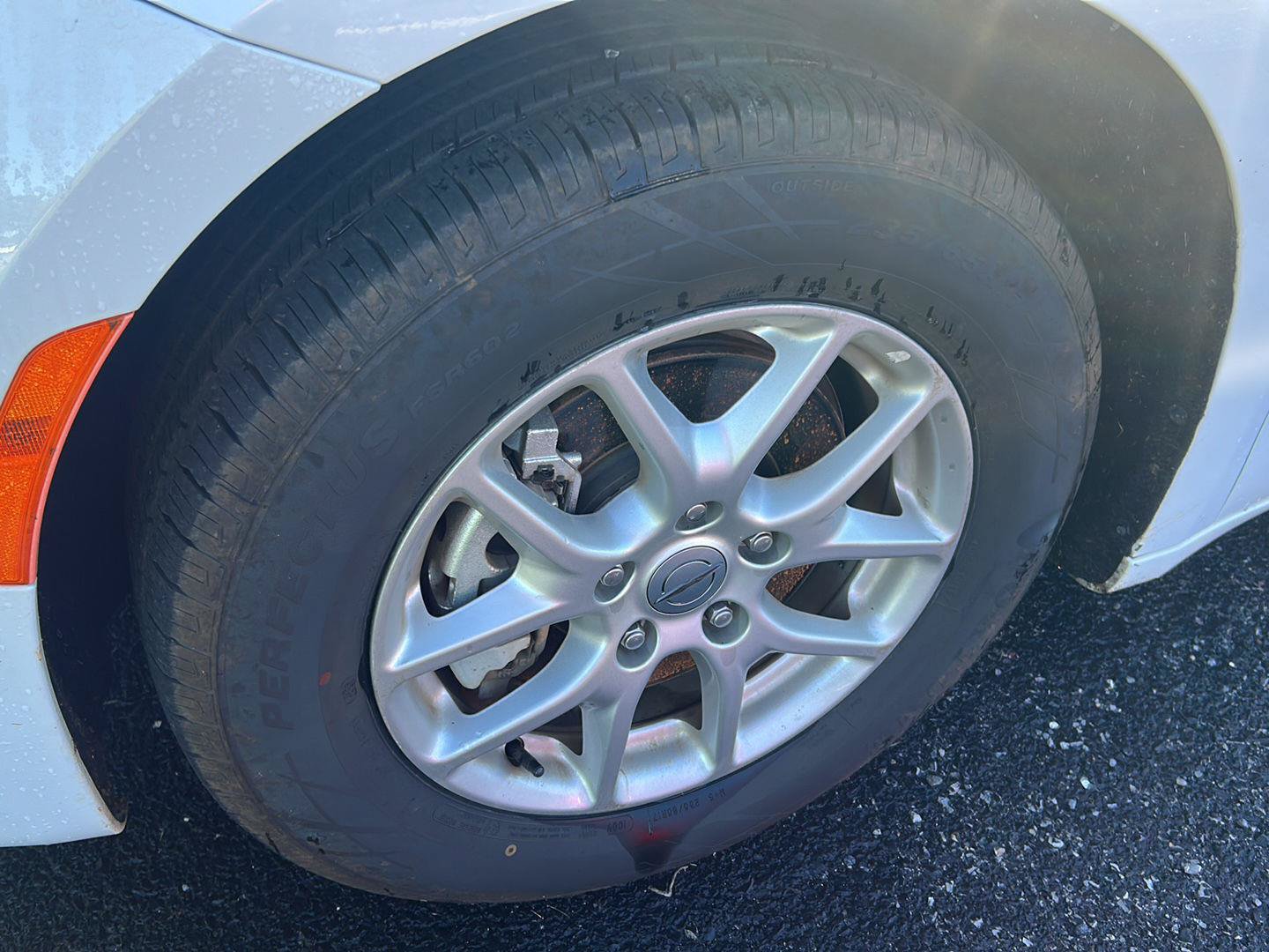 Used 2024 Chrysler Pacifica Touring-L FWD image 2