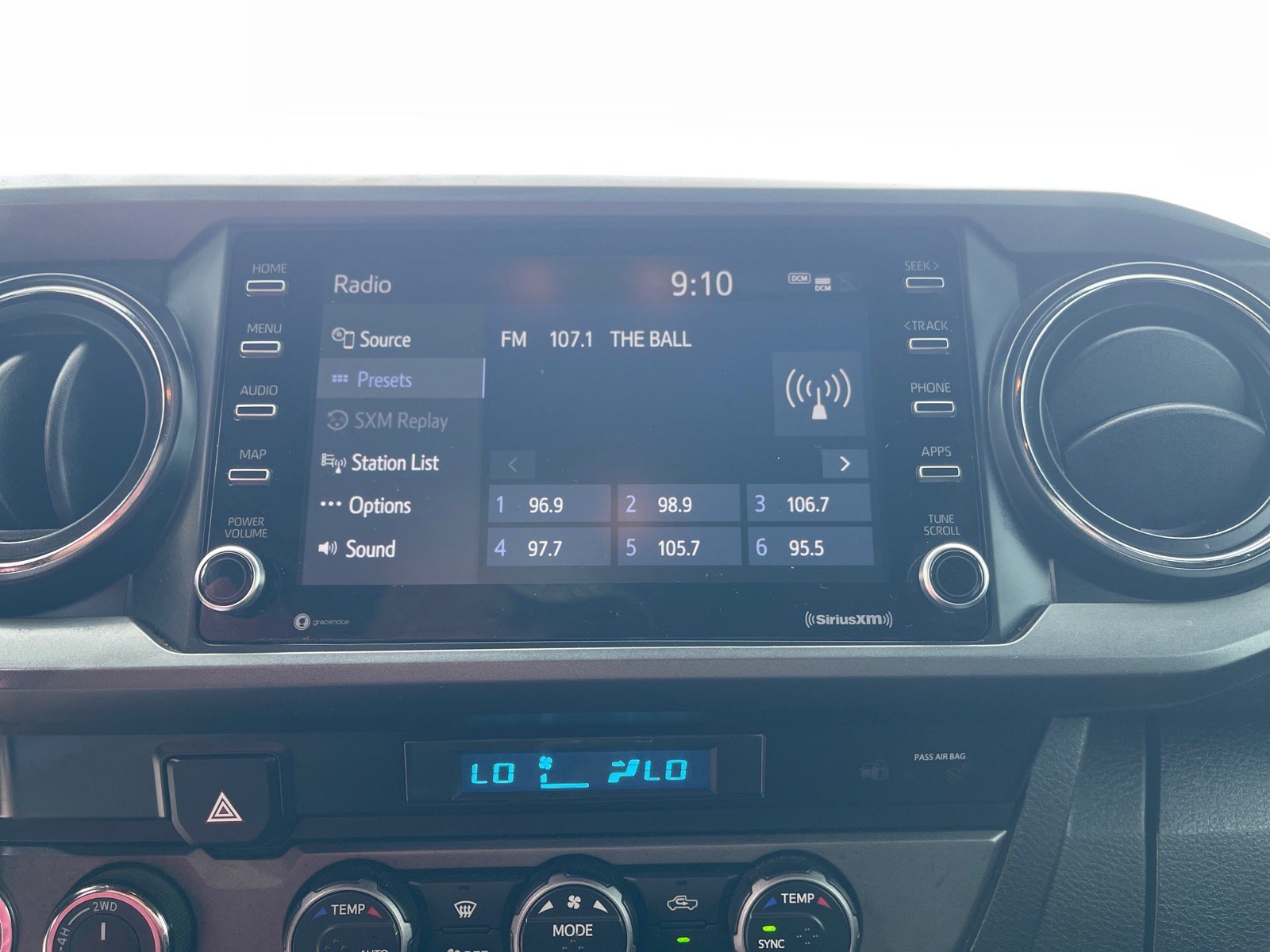 Used 2021 Toyota Tacoma TRD Sport w/ Technology Package AWD/4WD image 5