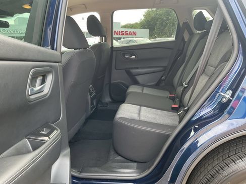 Used 2025 Nissan Rogue SV FWD image 10