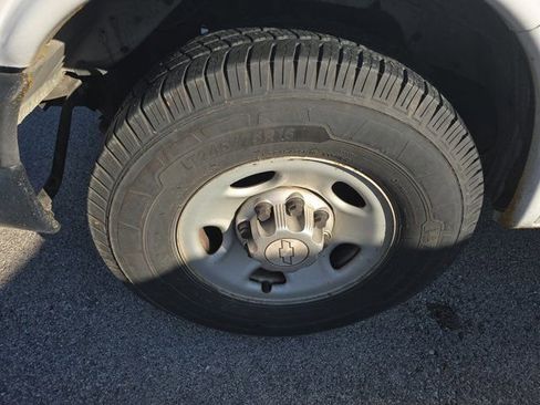 Used 2014 Chevrolet Express 2500 image 7