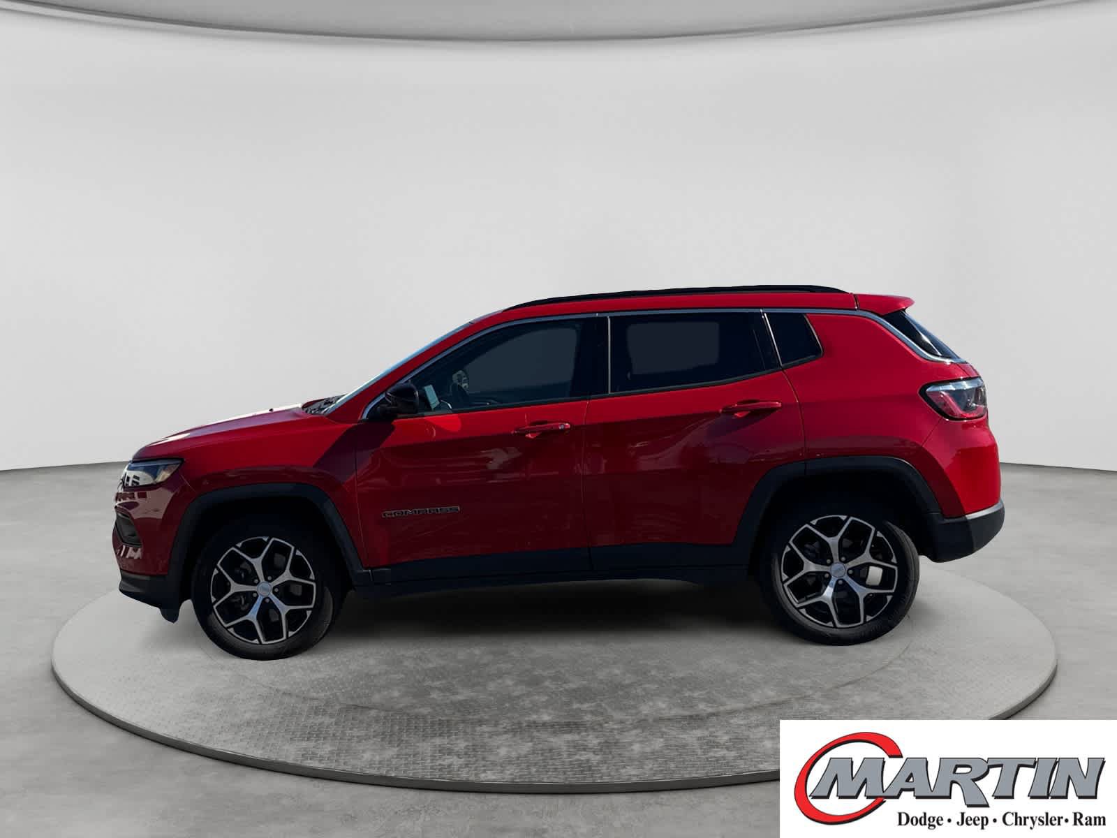 Used 2024 Jeep Compass Latitude AWD/4WD image 8