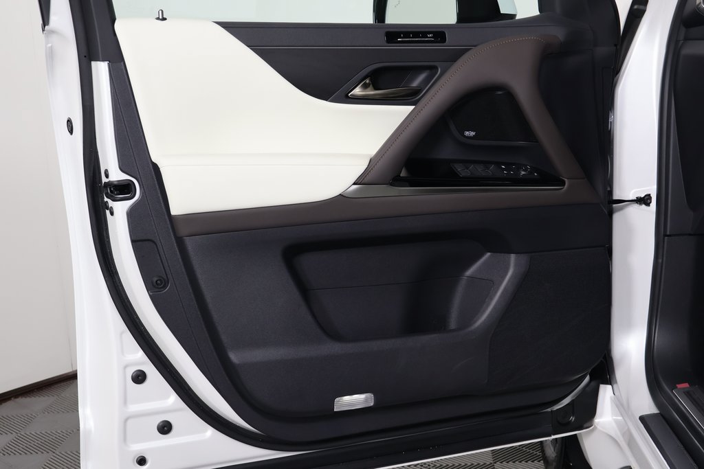 Certified 2026 Lexus LX 600 4WD w/ Luxury Package image 13