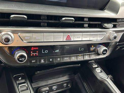 Used 2024 Kia Telluride S w/ S Sunroof Package FWD image 22