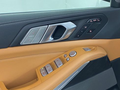 Used 2022 BMW X7 xDrive40i w/ Premium Package image 23