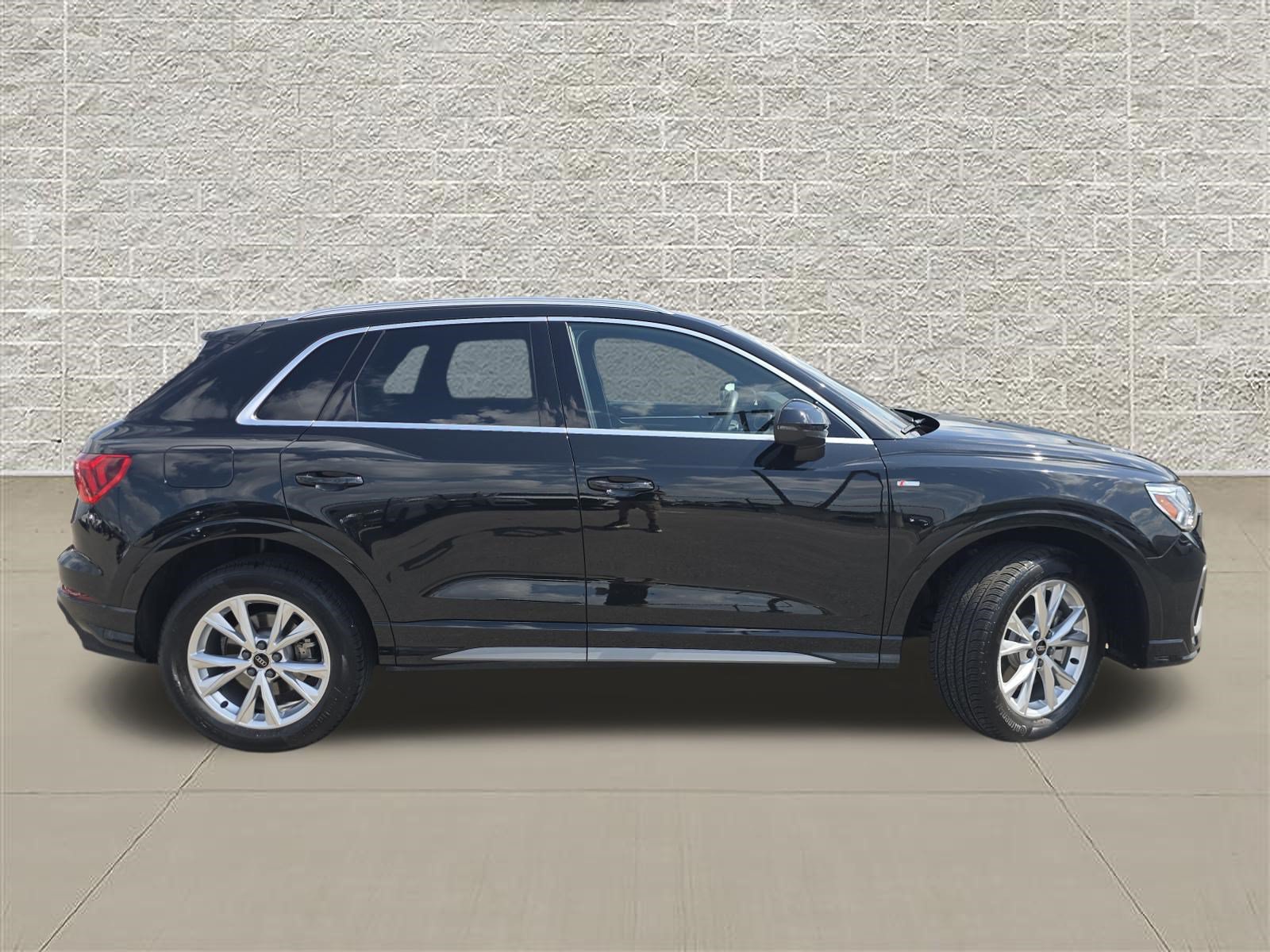 Certified 2025 Audi Q3 2.0T Premium w/ Convenience Package AWD/4WD image 8