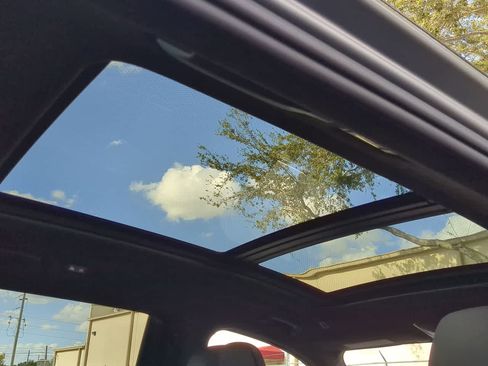 Used 2023 BMW X7 M60i w/ Executive Package image 23