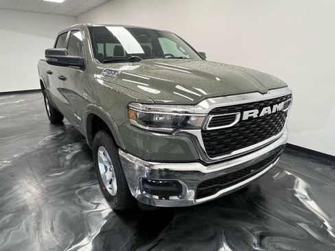 New 2026 RAM 1500 4x4 Crew Cab image 17
