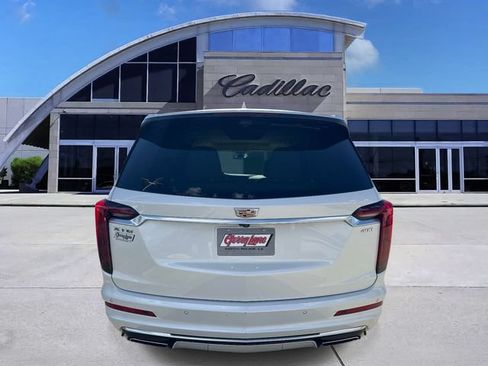 Used 2023 Cadillac XT6 Premium Luxury w/ Technology Package FWD image 5