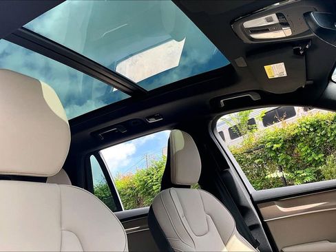New 2026 Volvo XC90 B5 Plus w/ Protection Package Premier AWD/4WD image 35