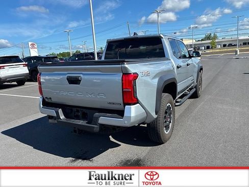 Used 2024 Toyota Tacoma TRD Off-Road w/ TRD Off Road Premium Package AWD/4WD image 9