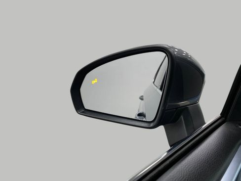 Used 2025 Volkswagen Taos SE image 19