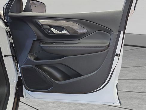 Used 2023 GMC Terrain SLE w/ Driver Convenience Package image 15