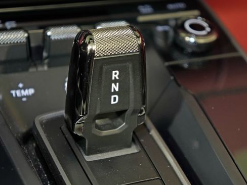 Certified 2024 Porsche 911 Carrera RWD image 39
