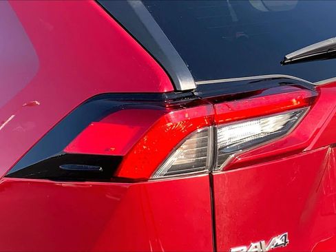 Used 2021 Toyota RAV4 XLE Premium FWD image 29