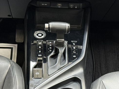 Used 2023 Kia Niro SX image 26