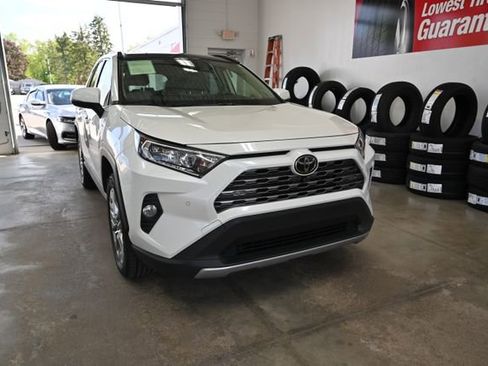 Used 2019 Toyota RAV4 Limited w/ Advanced Technology Package AWD/4WD image 3