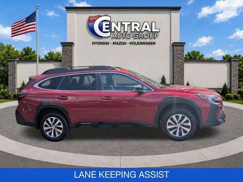 Used 2025 Subaru Outback Premium AWD/4WD image 9