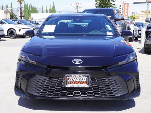 Used 2025 Toyota Camry SE w/ Convenience Package AWD/4WD image 3