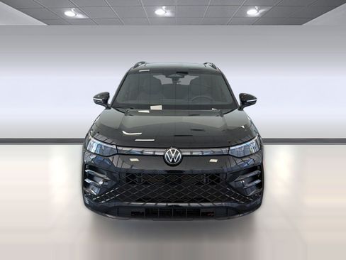 Used 2025 Volkswagen Tiguan SE R-Line FWD image 6